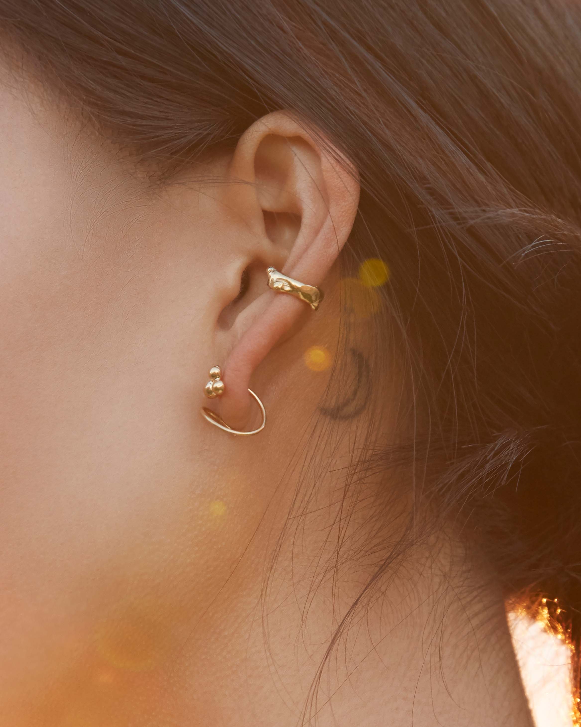 Mini textured non piercing gold vermeil ear-cuff | All Its Forms